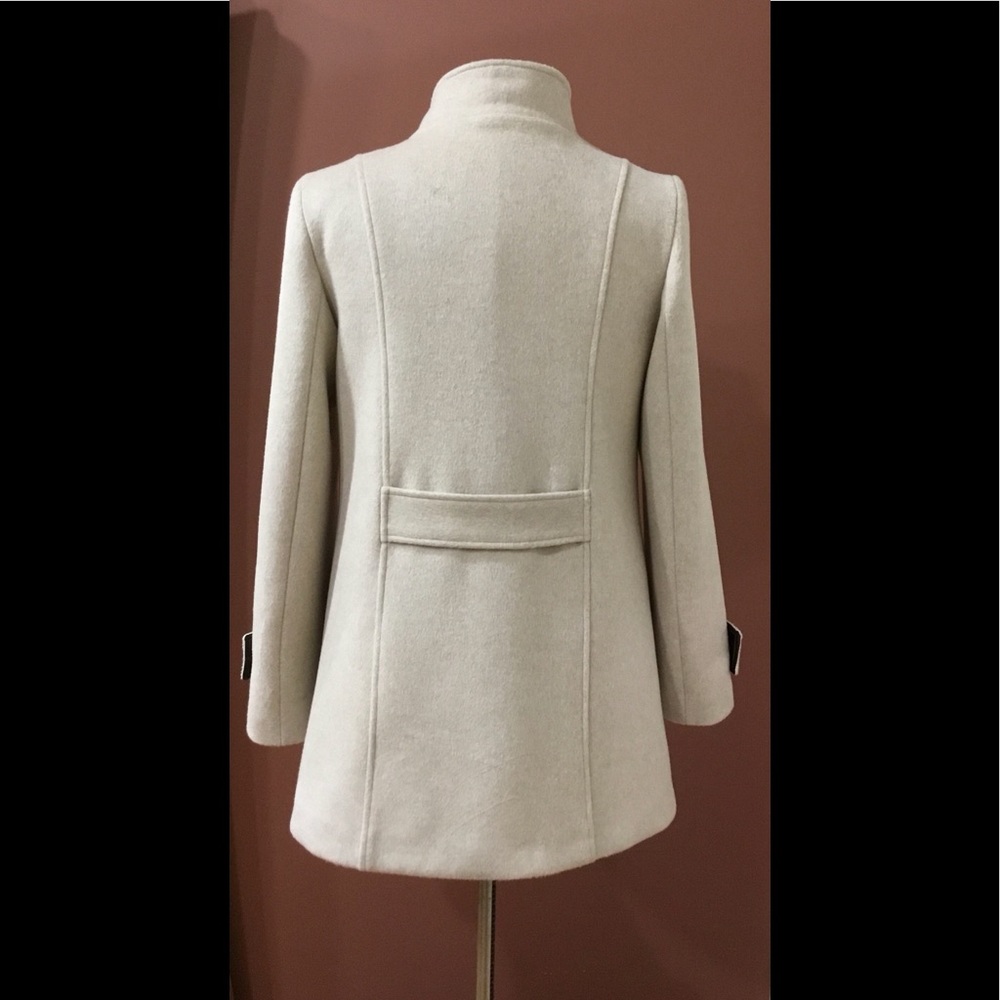 Women Coat - Picture 5 of 10